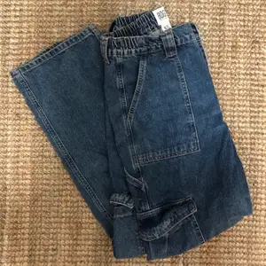 Nya jeans från Urban Outfitters storlek 26. Köpte dessa men har aldrig använt dem så hoppas de kan komma till användning på någon annan! 