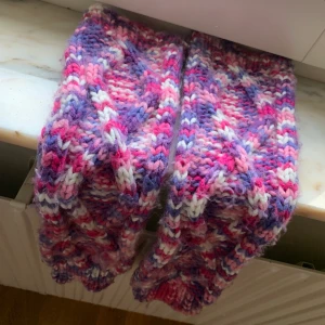 Benvärmare  - Lila stickade benvärmare. Storlek XS/S. Pris 20kr + frakt🌶