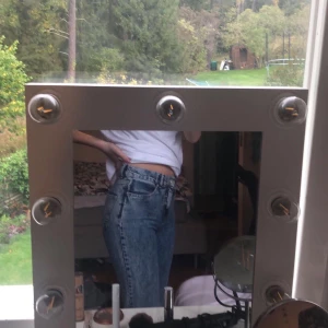 Byxor nakd storlek 34 - ‼️skriv på insta för bättre bilder‼️ Säljer dessa super fina Sten tvättade byxor ifrån nakd. Säljer de pågrund av att de är för små (som ni kan se på bilden). De är lite för korta men jag är runt 173👌 Om ni är intresserade kan ni skriva här eller höra av er på instagram (thea.ergon) säljer de för 120+frakt. 