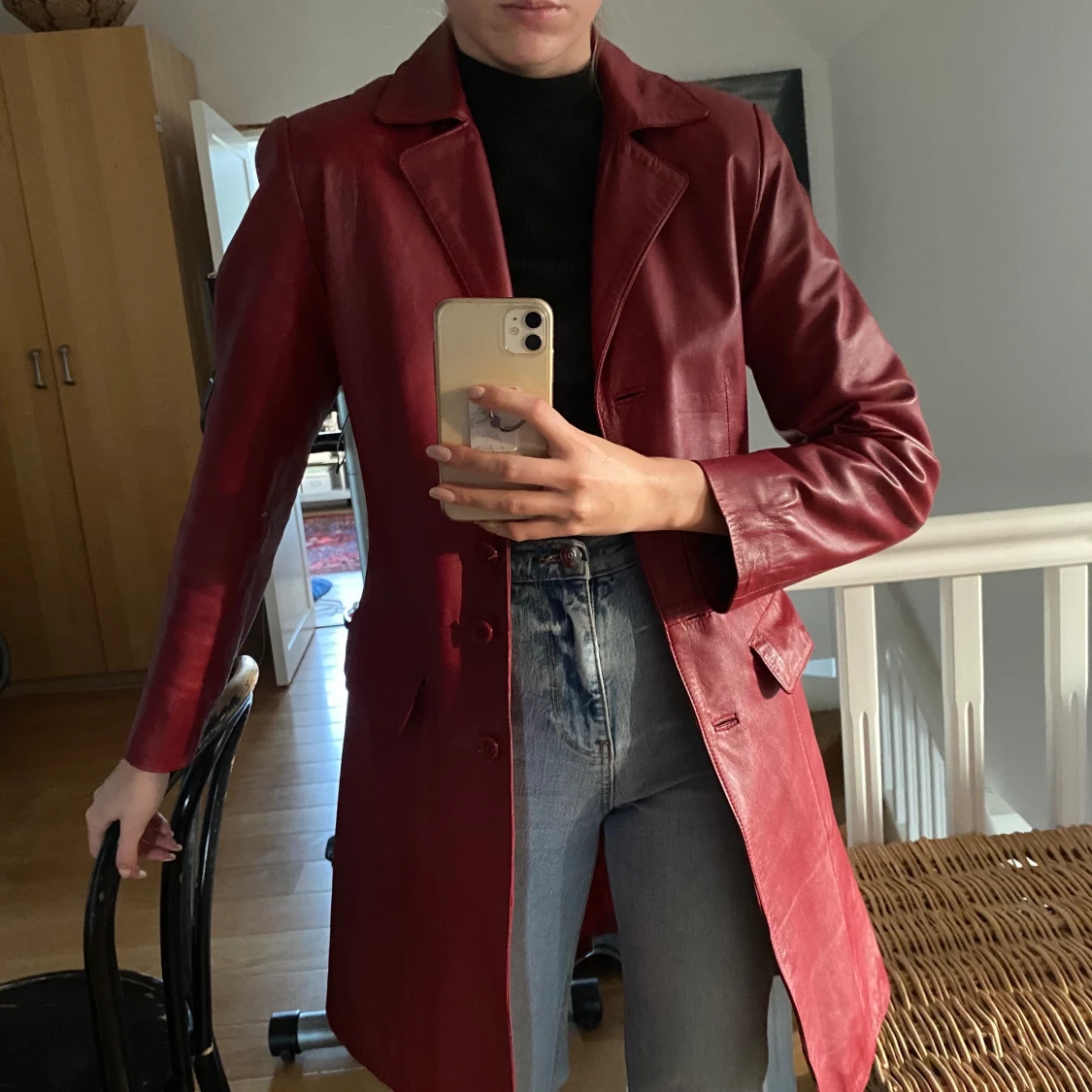 Mörkröd Saki Skinnjacka - 90