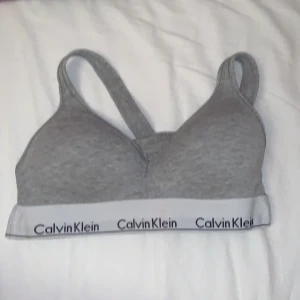 Bh - köpt här på plick men alldeles för liten :( köparen står för frakt!