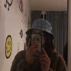 buckethat - Säker denna super snygga buckethaten men fjärilar på! Inga skador. Jag står för frakt! om många är intresserade kör vi budgivning