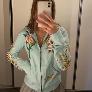 Ed Hardy huvtröja - Nyskick❗️Lägger upp denna igen pga oserös köpare senast + nu har jag fler bilder. (Skriv privat om ni vill ha mer).💘 