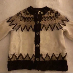 Kofta  - Säljer denna kofta ifrån zaras barnavdelning! 