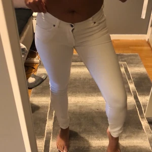 Dr Denim jeans vit - Han endast testat byxorna. Äkta dr denim byxor. Passar till det mesta. 