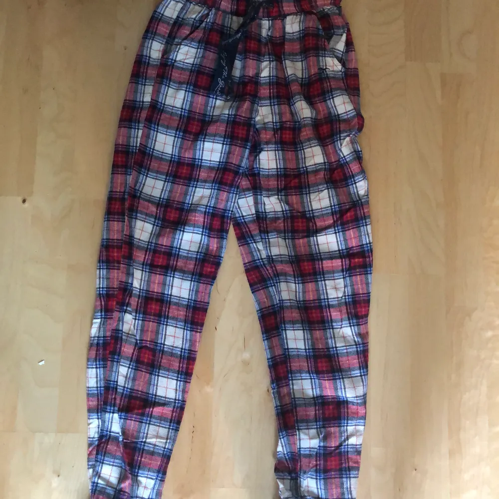 Jättefina pyjamasbyxor från Hampton Republic ✨🥺. Jeans & Byxor.