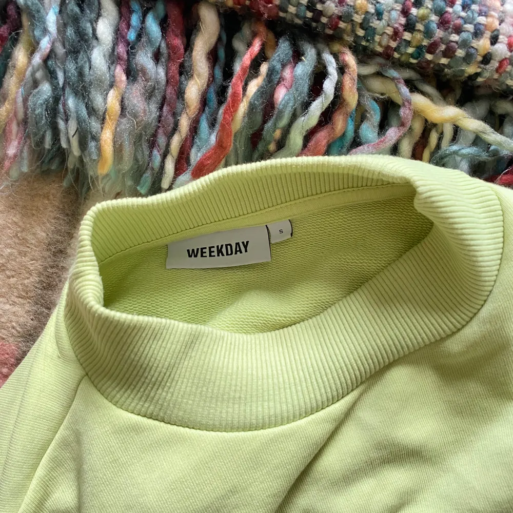 Snygg ljusgrön tröja från Weekday. Bra skick. 120kr 🛀🏼✌🏼. Tröjor & Koftor.