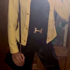 Kavaj/ kofta använd en gång nyskick  - Använd endast en gång, jätte fin