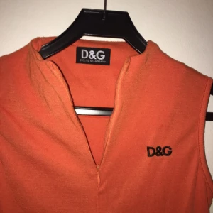  - D&G linne med liten dragkedja! Postar eller hämtas i Kärrtorp 👌