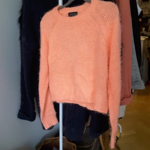  - Fluffig lite kortare tröja från Topshop 