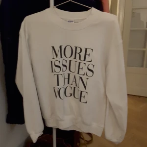  - Tjocktröja med text 