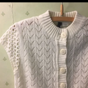  - Retro tröja väst i 20% ull 80% akryl från HM. Väldigt fint skick.