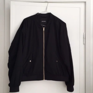 - Bomber jacka från Monki! 