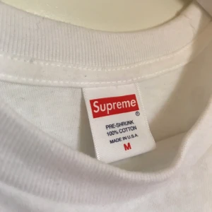  - Supreme "fuck with your head" T-shirt från senaste kollektionen av Supreme f/w 17.  Storlek M Oanvänd  