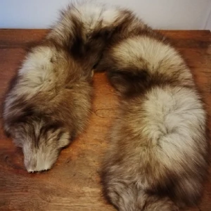 - Vintage mink fur collar, suitable to be incorporated to a coat, jacket or gloves. In great condition, this item was made in Russia and handed down to me by my grandmother.