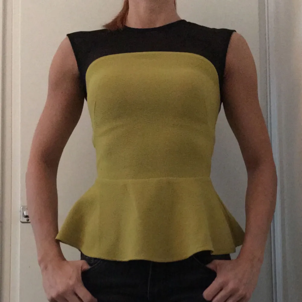 An old style H&M elegant top I barely used . Blusar.