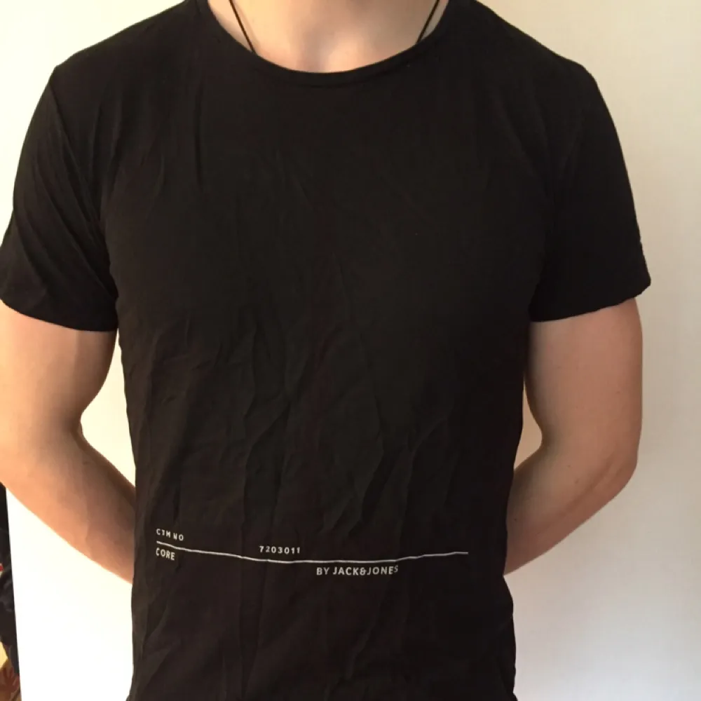 Jack and Jones shirt, black print. Size M fits like M. Good condition.. Skjortor.