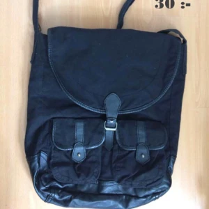  - Väska med skinnrem, H&M