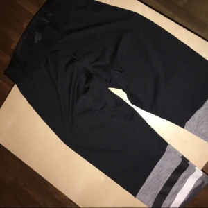  - Sjukt snygga träningsbyxor😄 skriv i meddelande för fler bilder😄