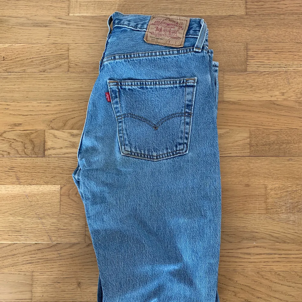 Levi’s jeans 501 31/32. Lagade på insida lår, syns på sista bilden . Jeans & Byxor.