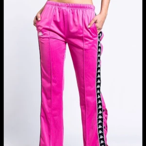 Kappa byxor från Nelly storlek S  - Kappa byxor från Nelly storlek S använt få ggr i väldigt bra skick! 