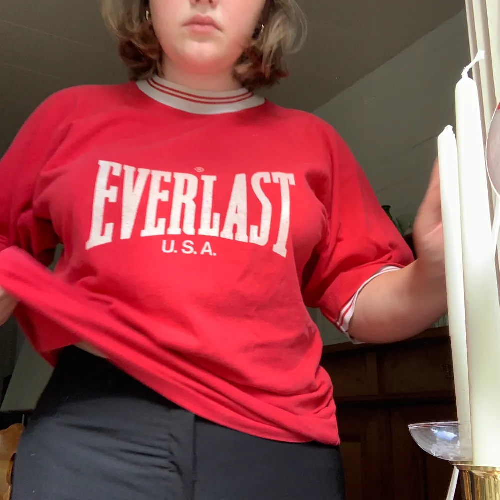 Vintage t-shirt från everlast. Storlek M-L. Frakt tillkommer . T-shirts.