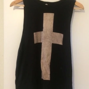  - Coolt linne med holkärm från Heritage 81(Forever 21).köpt i Las Vegas. Stl M men liten,passar S och mindre M.