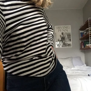 långärmad tshirt - svart och vitrandig långärmad tröja