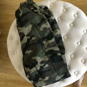 Kamoflauge byxor - Resår i midjan. Som nya