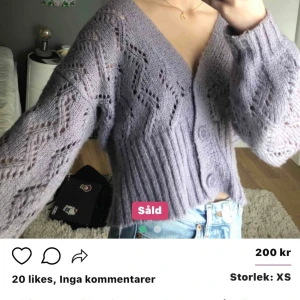 Stickad kofta  - Säljer en likadan som på bilden ovan. Storlek Xs tycker att min är i bättre skick än den som hon säljer på bilden. Använd 3 ggr 