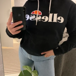 Ellesse hoodie  - Säljer för den kommer inte till användning