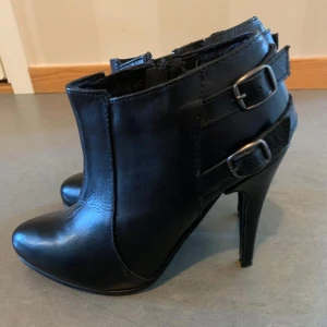 Skor - Klackskor i bra skick 