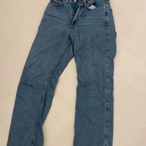 Weekday jeans - Weekdayjeans i modellen row, mycket bra skick