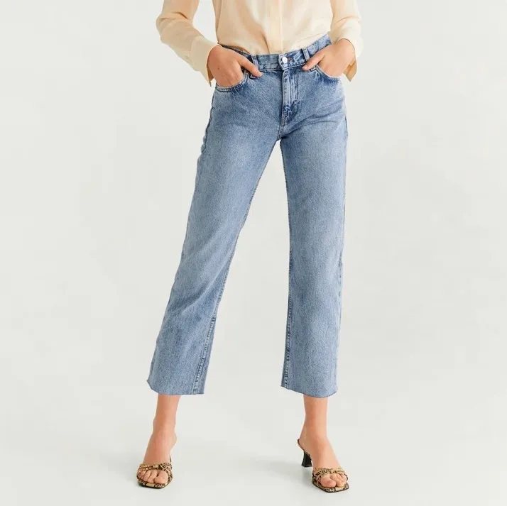 Hej jag säljer ett par superfina jeans från mango i storlek 36. De är helt nya med alla tags kvar! Säljes pga för stora för mig. Nypris 399kr.. Jeans & Byxor.