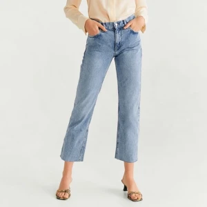 Mango jeans, stl 36, nya! - Hej jag säljer ett par superfina jeans från mango i storlek 36. De är helt nya med alla tags kvar! Säljes pga för stora för mig. Nypris 399kr.