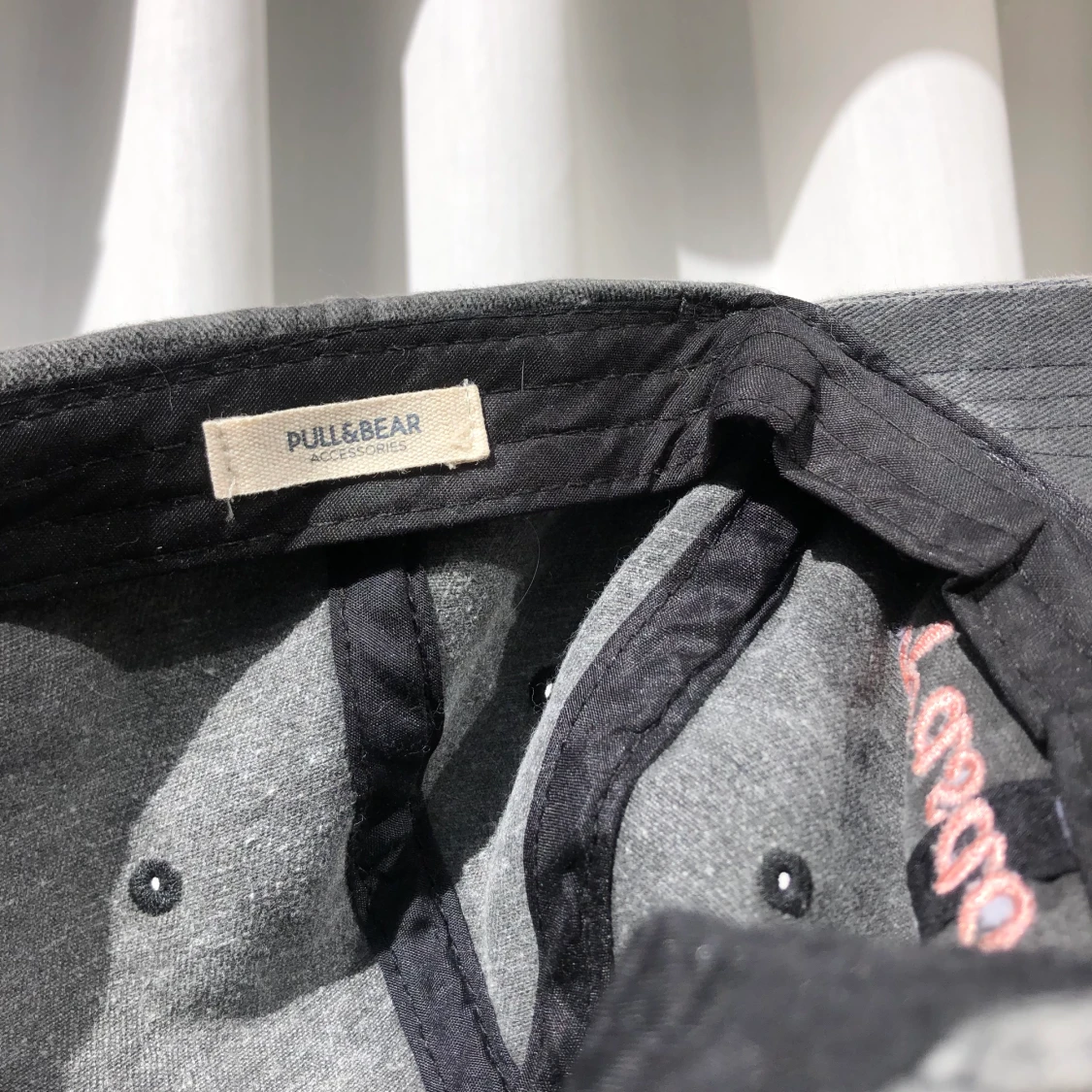 Vintage keps med rosa detaljer - 91