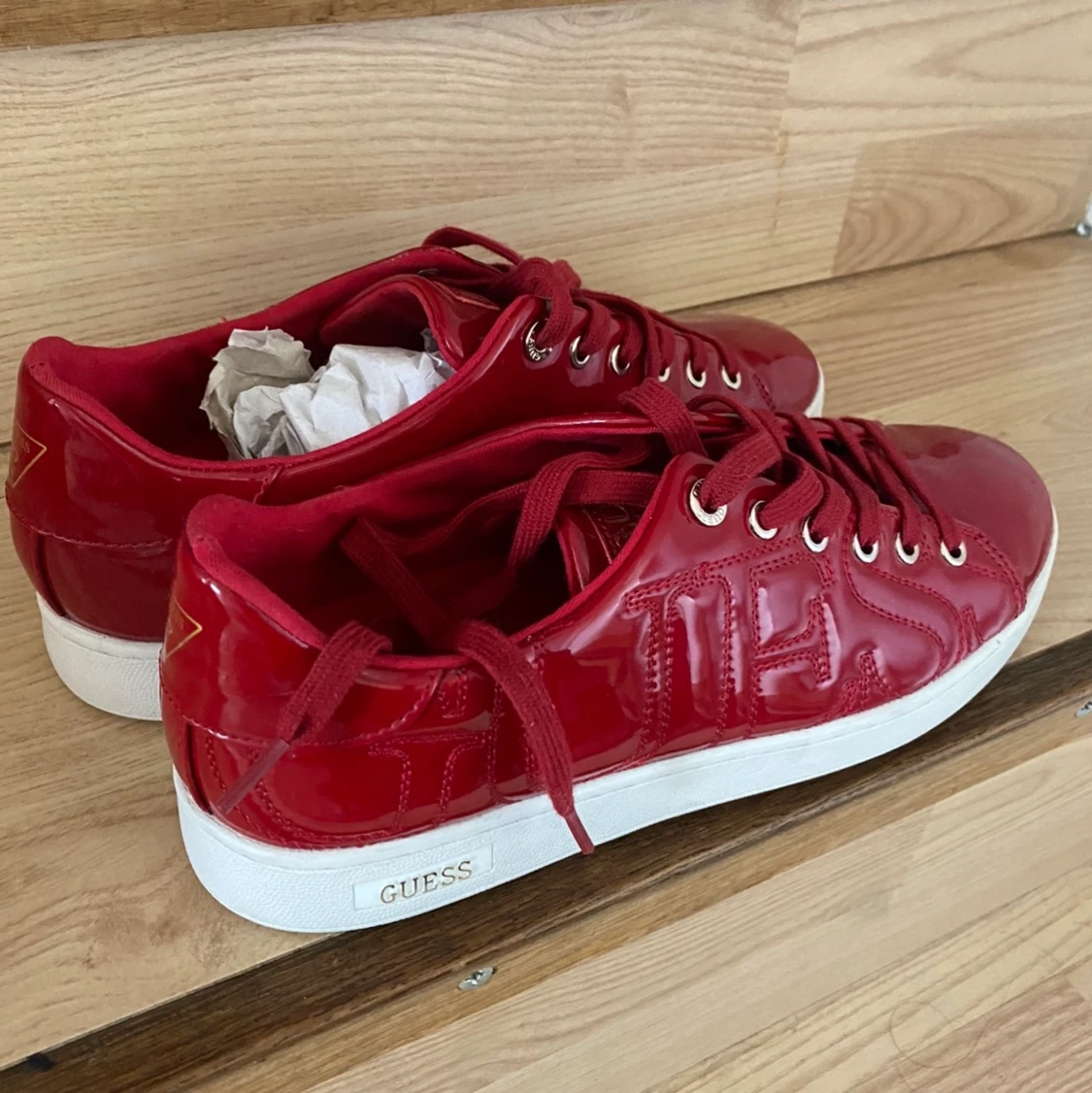 sneakers från Guess