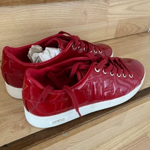 sneakers från Guess - Nyskick, modell 2019 