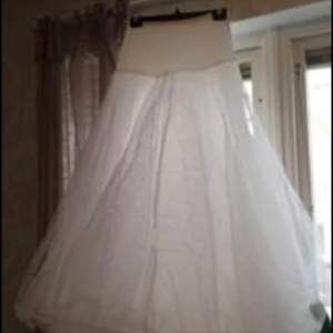NY Oandvänd att ha undre bröllopsklänning nypris 1600:-