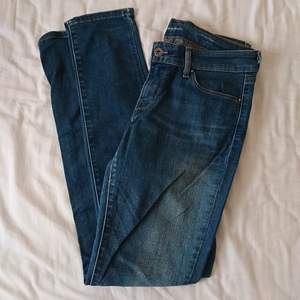 Levi's jeans strl W26L32. Säljes pga fel storlek för mig. Kan mötas upp i Stockholm eller skicka. Frakt tillkommer. 
