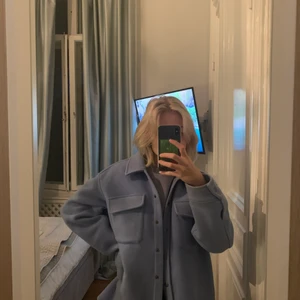 Blå jacka - Säljer min favoritjacka från Otherstories då jag behlver pengarna. Nypris 1300❤️