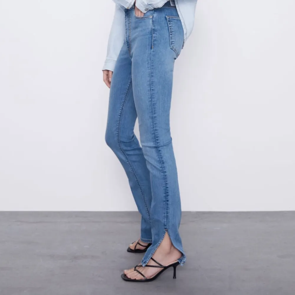 Split skinny jeans från zara, populära! Aldrig använda pga för långa för mig 😊. Jeans & Byxor.