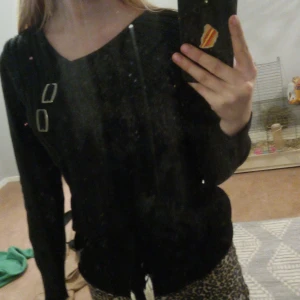 Tröja  - En fin tröja säljes pga inte min stil på kläder! Köparen står för frakt