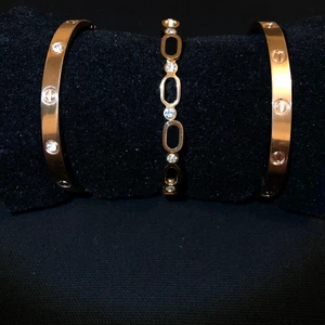 Armband - Armband i rostfritt stål! Helt ny oanvänd! Finns i färgerna rosé, silver och guld. Finns med och utan zirkonstenar. Tillgängligt i lager. Allergivänlig och nickelfri! Har flera stycken!🧡✨