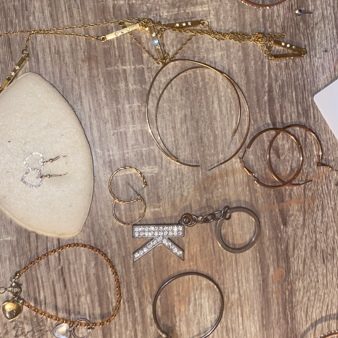 Diverse smycken/assessorer 