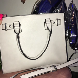 GREY LEATHERBAG - Grå väska i läderimitation! 100% OANVÄND!💯