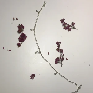 Fint och trendigt armband❤️ - Armband med stjärnor och halv Månar frakt 10 kr seljer pågrund av att den är för stor💕😊     