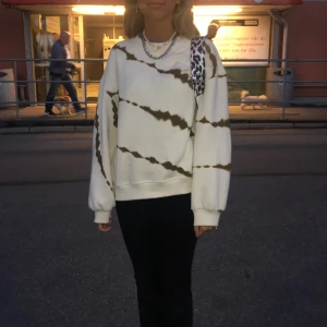 Tiedye Sweatshirt  - Trendig sweatshirt från Zara. Väldigt bra skick! 