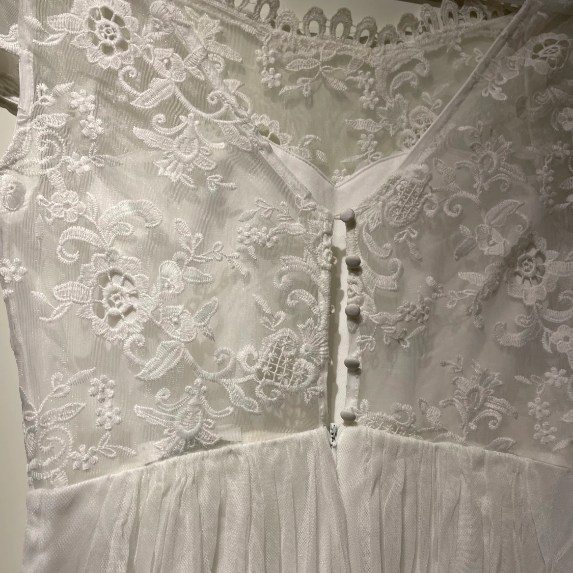 Vit spetsklänning - 90