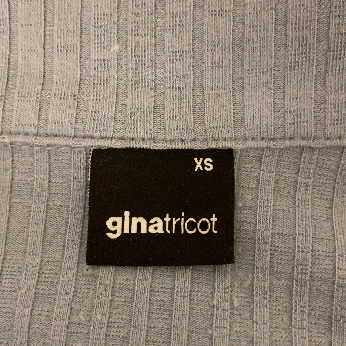 Ljusblå tröja med knappar - 91